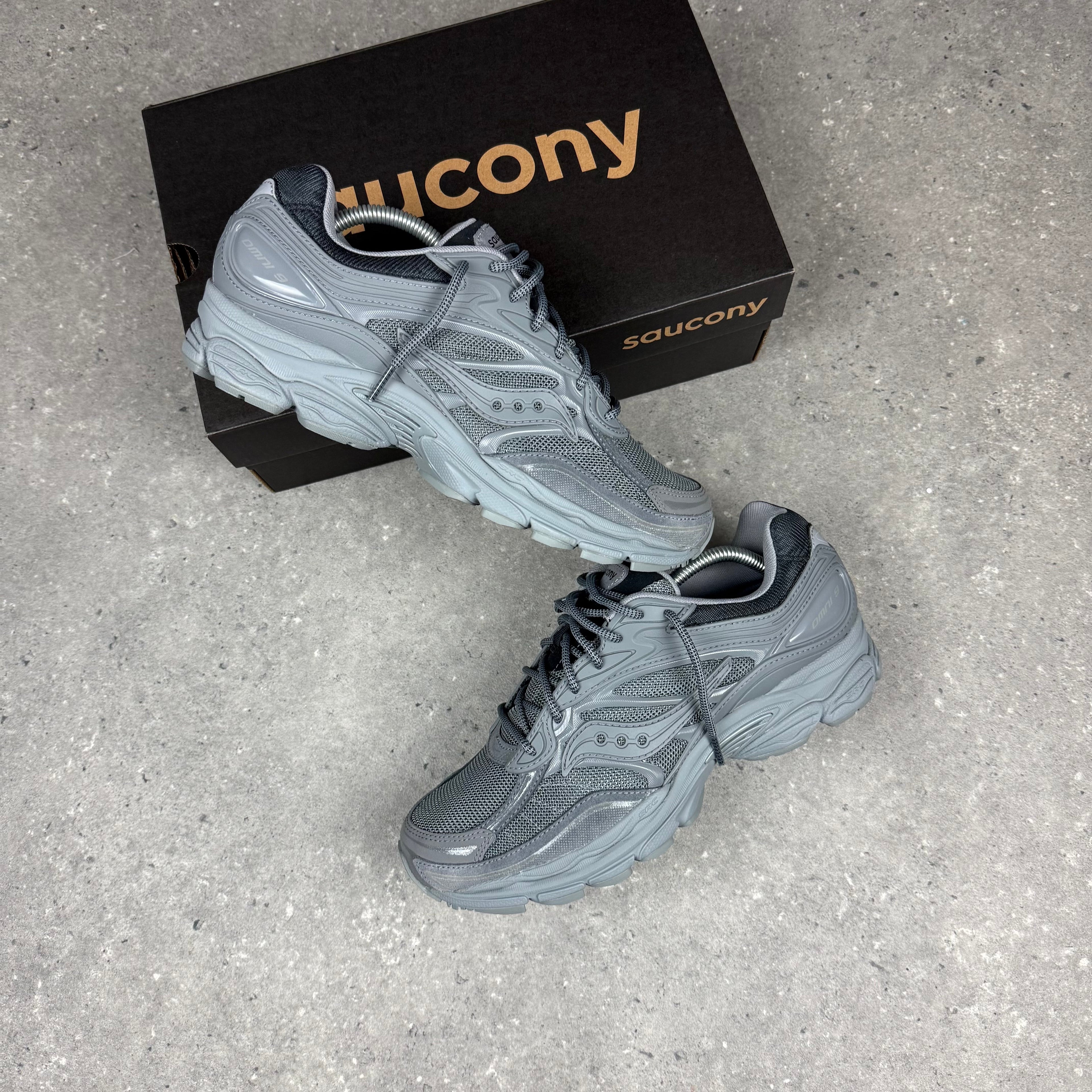 SAUCONY OMNI PRO GRID 9 - GREY