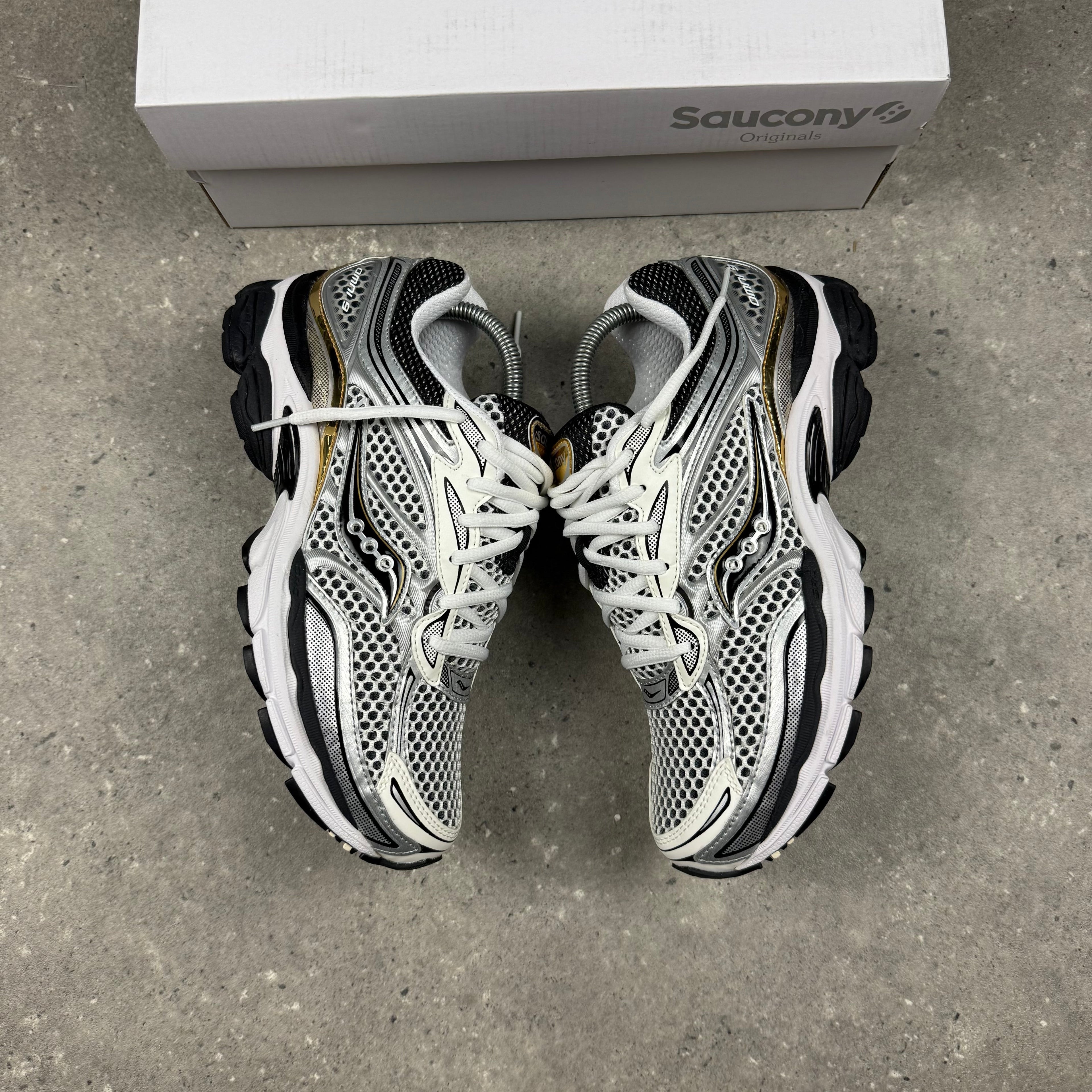 SAUCONY OMNI PRO GRID 9 - SILVER/GOLD