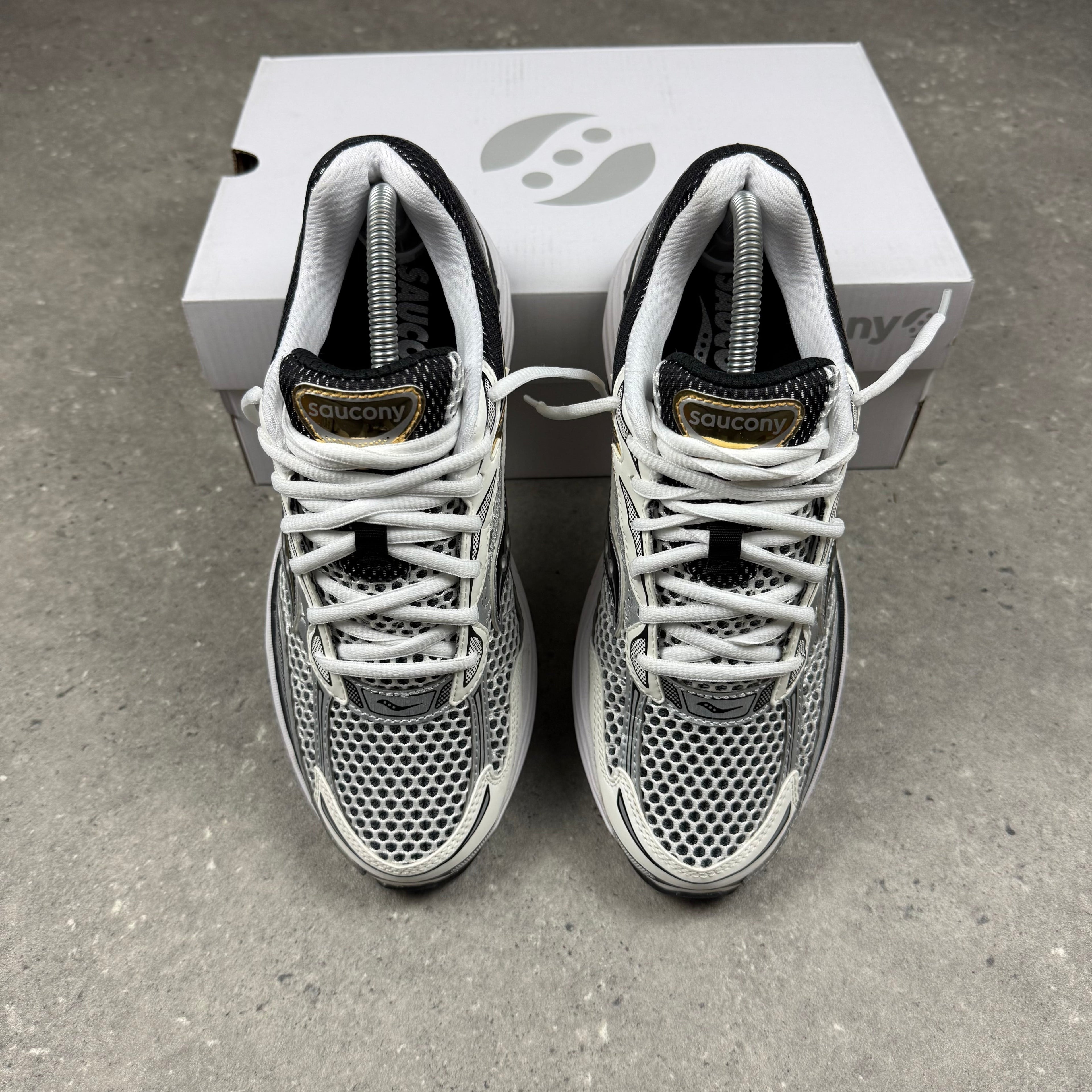 SAUCONY OMNI PRO GRID 9 - SILVER/GOLD